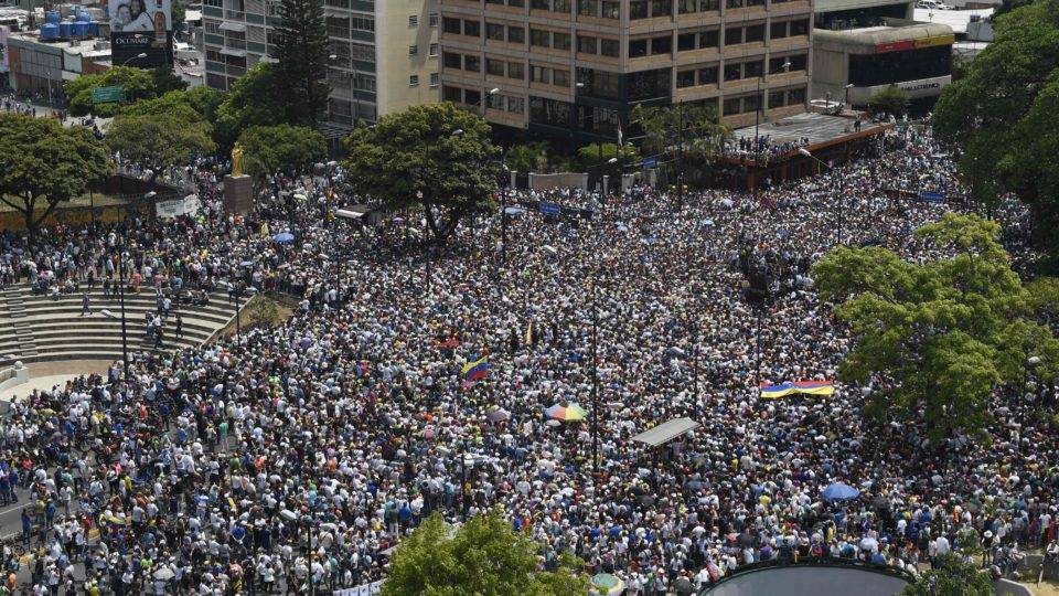 Manifestantes anti-Maduro se concentram em Caracas. Foto: Federico Parra/AFP