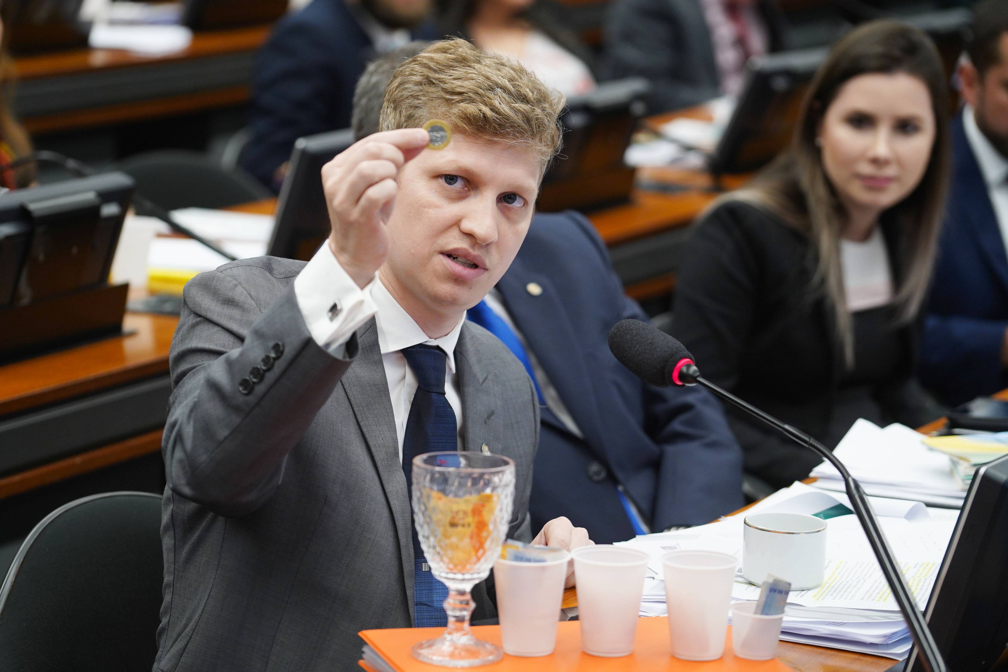 O deputado federal Marcel Van Hattem (Novo-RS), em discurso na CCJ da Câmara dos Deputados em 16 de abril de 2019