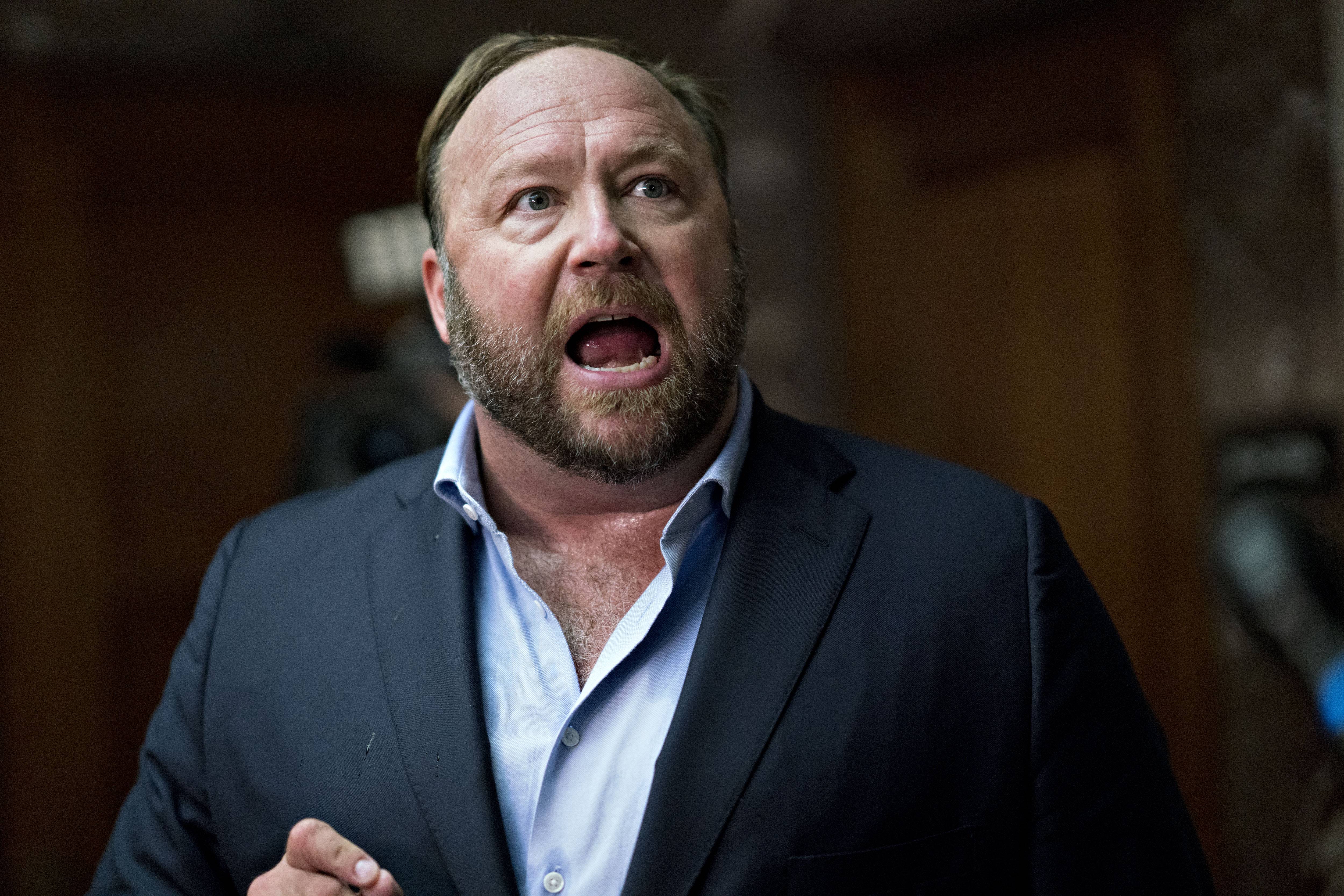 Alex Jones, radialista e criador do site InfoWars (Foto: Andrew Harrer/Bloomberg)