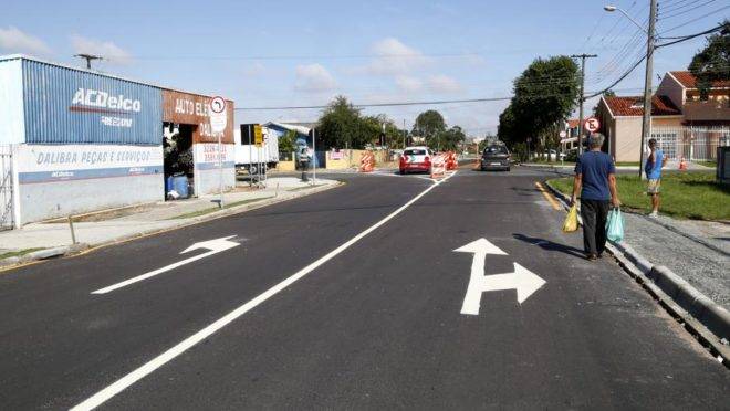 Rua Niterói já teve o sentido único implantado pela Setran nesta semana. Foto: Aniele Nascimento / Gazeta do Povo