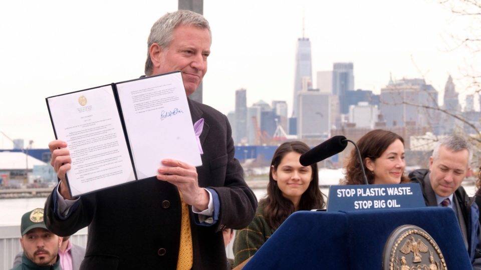 O prefeito de Nova York, Bill de Blasio, participa de evento público na cidade