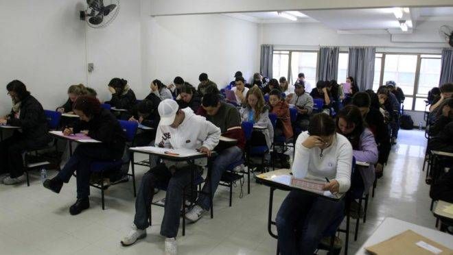 Estudantes realizam prova do Enem de olho em uma vaga na universidade. | Daniel Derevecki / Gazeta do Povo