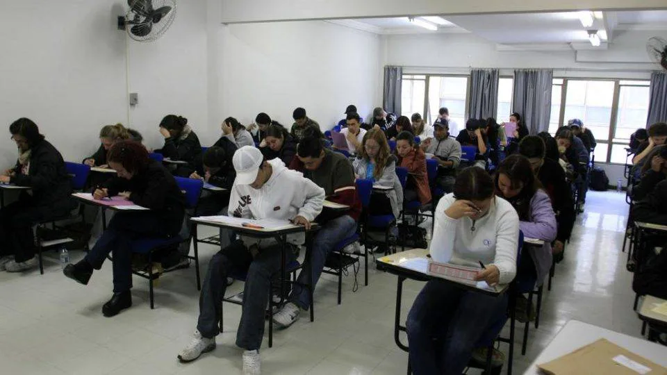 Estudantes realizam prova do Enem de olho em uma vaga na universidade. | Daniel Derevecki / Gazeta do Povo