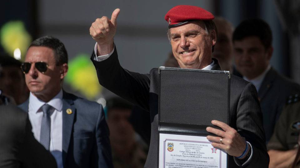 Bolsonaro recebe título honorário do Colégio Militar do Rio de Janeiro em 6 de maio de 2019.