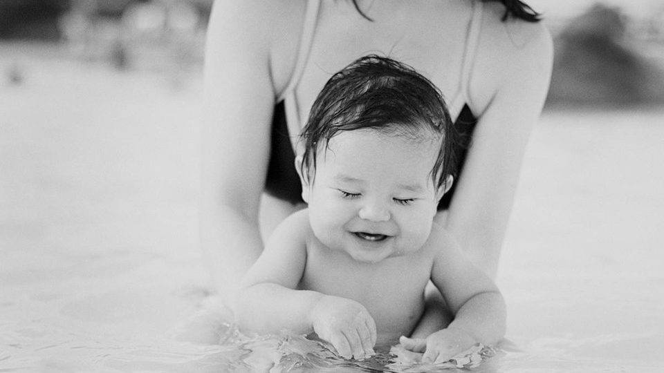 Movimentos reagem: PEC da Vida se tornou PEC da Morte? bebe na praia