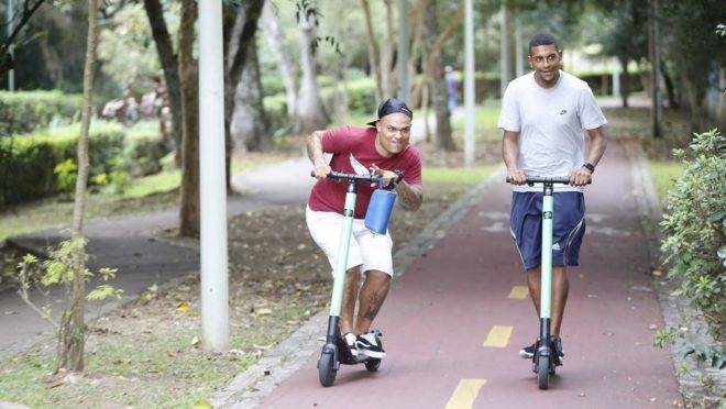 Em ofício enviado ao governador Witzel, o deputado Alexandre Knoploch pediu que sua iniciativa de regulamentar o uso de patinetes elétricos fosse vetada.