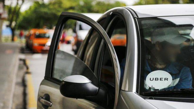 Carro de motorista parceiro da Uber