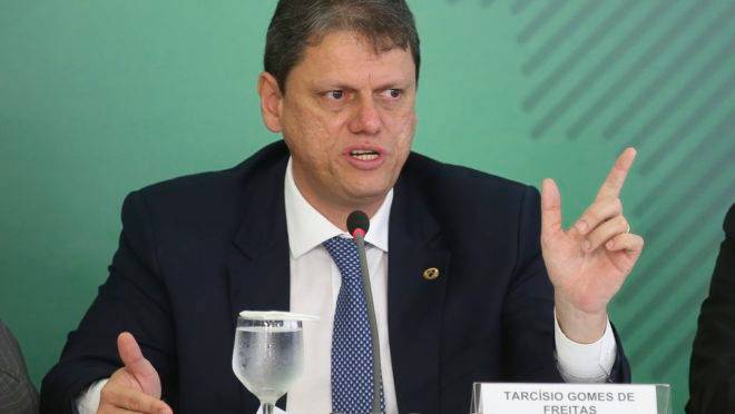 O ministro da Infraestrutura, Tarcísio Gomes de Freitas, durante coletiva para anunciar novas medidas para atender o setor de transporte de cargas do país.