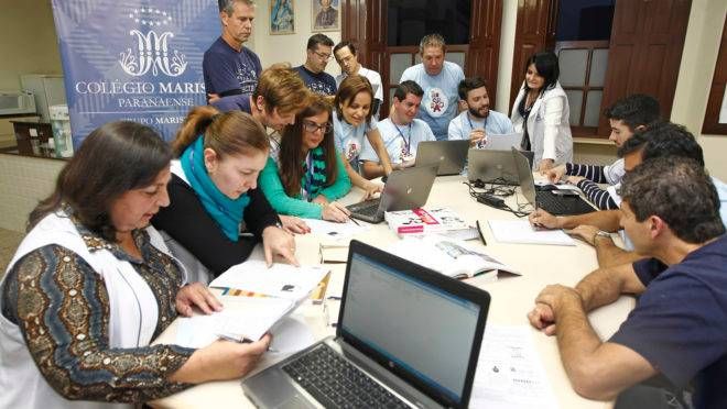 Professores do Colégio Marista Paranaense corrigem o segundo dia de provas. | Antônio More/Gazeta do Povo