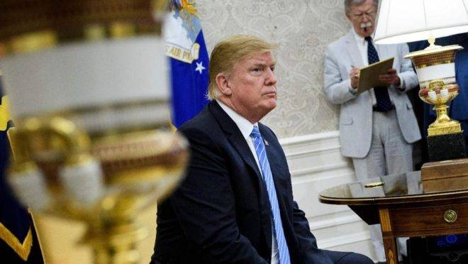 Presidente dos Estados Unidos, Donald Trump, e seu assessor de segurança nacional, John Bolton