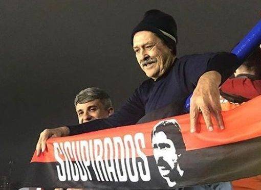 Sicupira na arquibancada da Bombonera.
