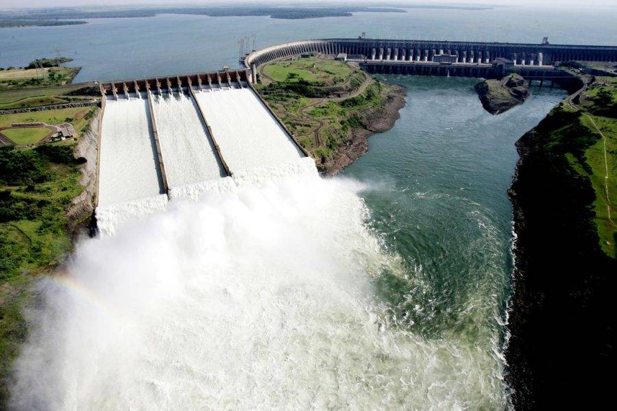 Itaipu distribuir royalties a 15 cidades paranaenses.
