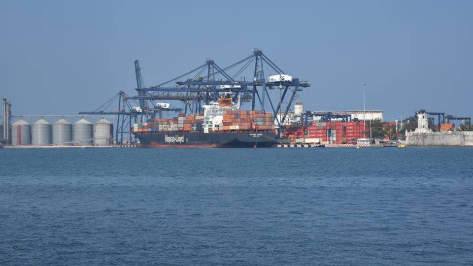 Após ‘socorrer’ México com frango, Brasil quer setor agrícola em acordo bilateral Navio no porto de Veracruz, no México. Brasil liberou o comércio automotivo com o país centro-americano e agora espera reciprocidade no agronegócio.