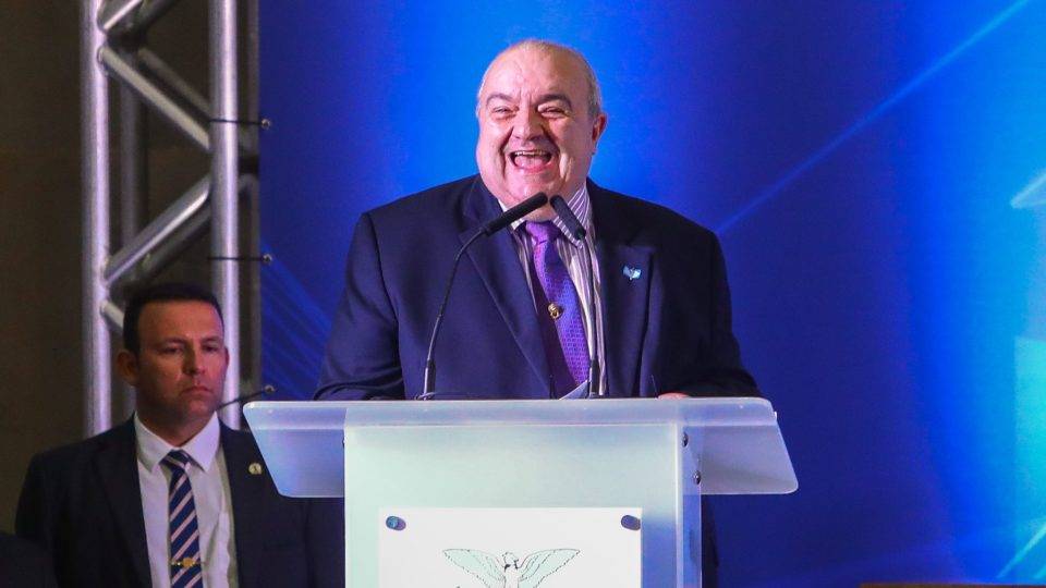 Rafael Greca discursa em solenidade em Curitiba