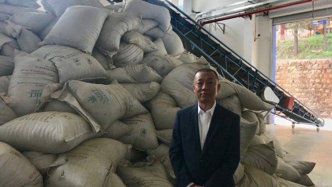 Tian Wei, diretor da fábrica Hemp Soul em Shanchong, província de Yunnan, China, 27 de março de 2019. A legalização tem poucas chances de chegar à China, mas as empresas começaram a cultivar a planta para atender à demanda externa por canabidiol, ou CBD.
