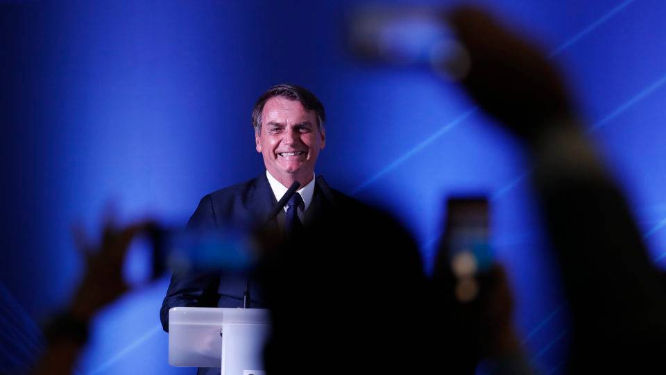 Bolsonaro quer tabela do IR corrigida pela inflação em 2020 O presidente da República, Jair Bolsonaro (PSL), defendeu a correção da tabela do imposto de renda pela inflação para 2020 em entrevista neste domingo (12).