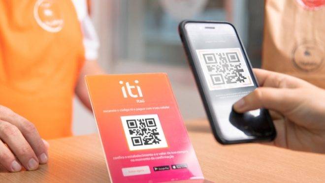 Na foto, a simulação de como funcionará o pagamento por QR-Code da iti.
