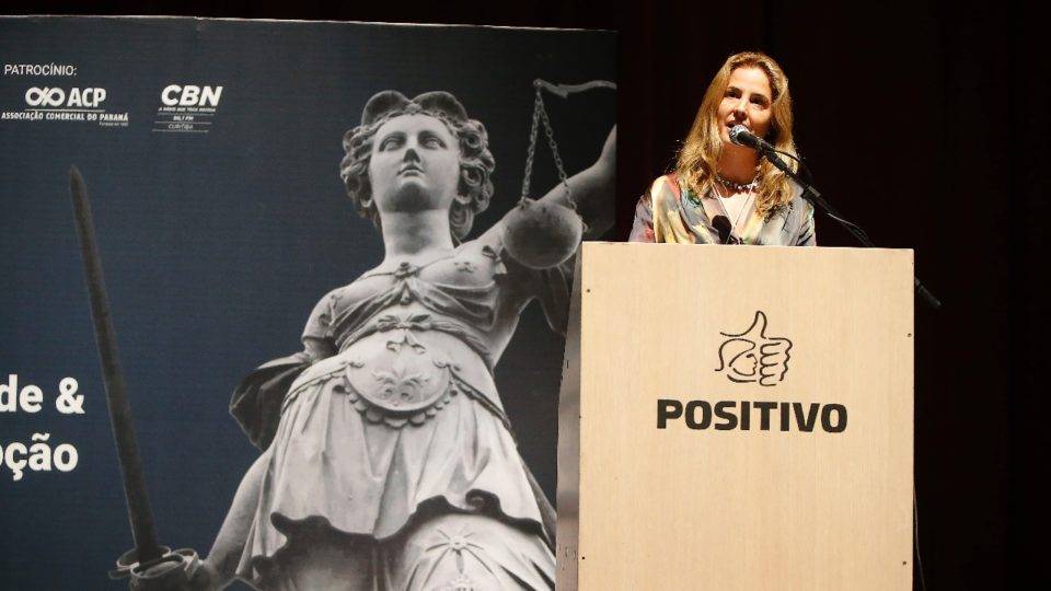 Gabriela Hardt, juíza substituta na 13ª Vara Federal de Curitiba, em palestra no Congresso Nacional Sobre Macrocriminalidade e Combate à Corrupção, em Curitiba.