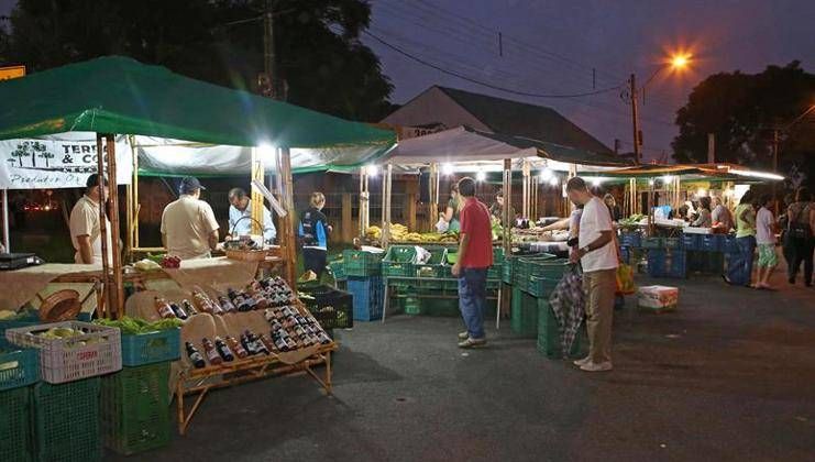 Feira orgânica noturna do Cristo Rei foi a primeira da cidade. Curitibano agora conta com mais uma opção | Cesar Brustolin/SMCS