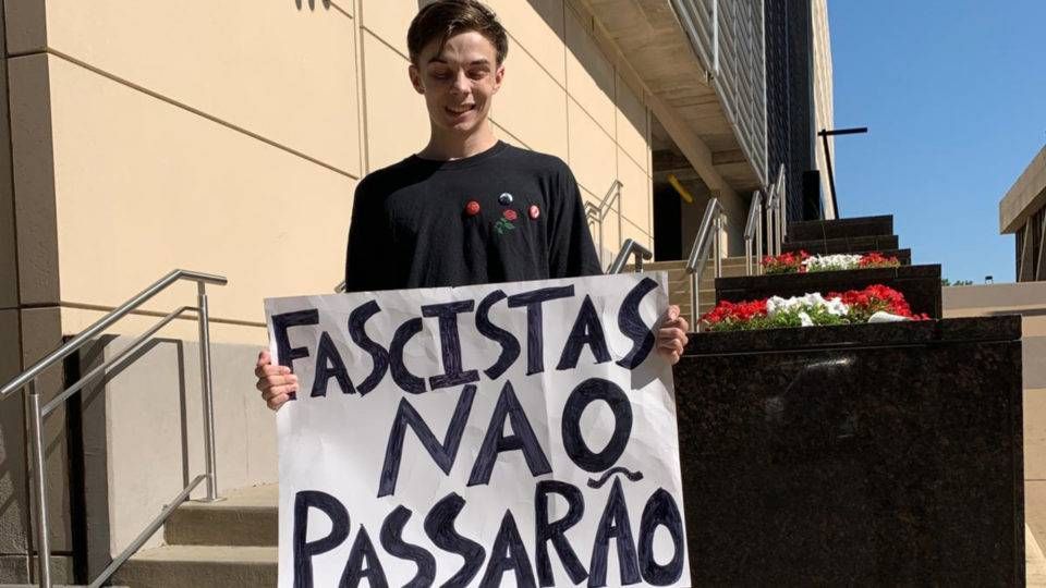 manifestante-contra-bolsonaro