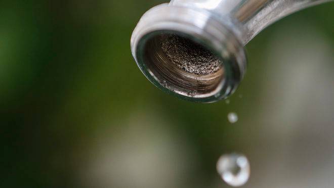 Aumento nas contas de água e esgoto da Sanepar está suspenso.