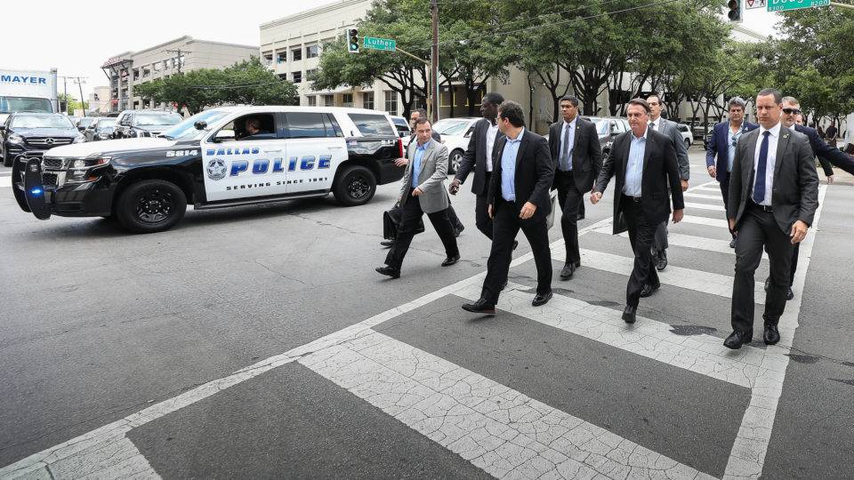 Presidente Jair Bolsonaro caminha pelas ruas de Dallas. Foto: Marcos Corrêa/PR