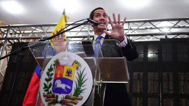 O presidente interino da Venezuela e líder da oposição, Juan Guaidó, em reunião na Câmara de Comércio de Caracas em que anunciou a libertação de Simonovis, 16 de maio