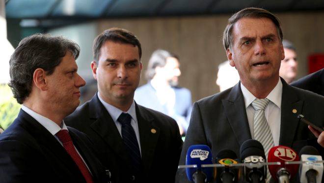 Jair Bolsonaro e Flávio Bolsonaro