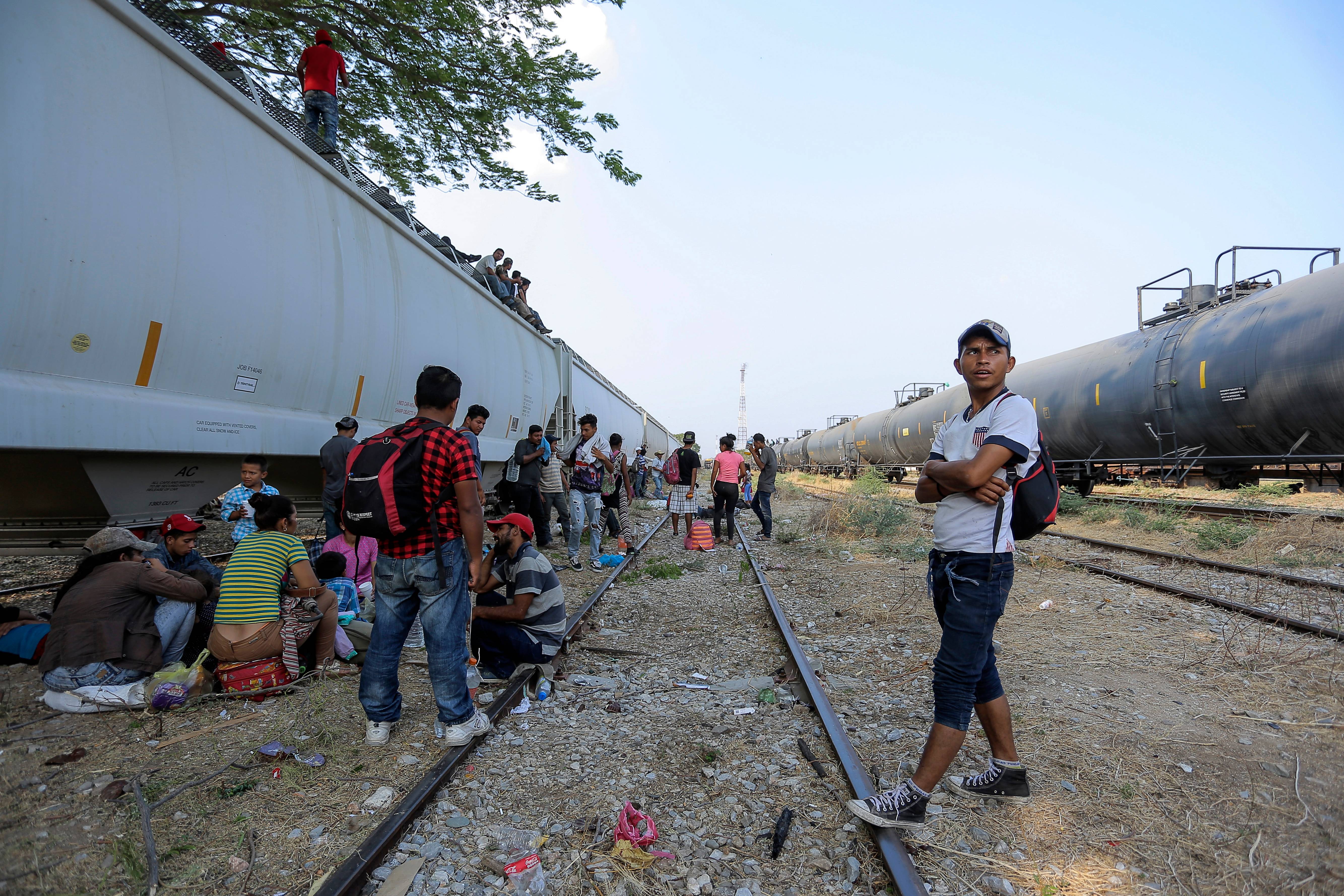 Rumo aos EUA, imigrantes da América Central fazem uma parada em Ixtepec, no estado de Oaxaca, no México