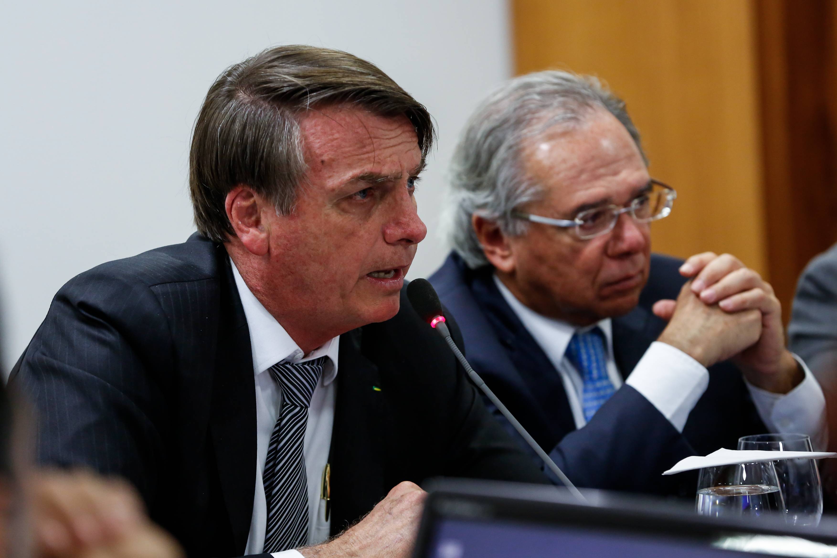 O presidente Jair Bolsonaro e o ministro da Economia, Paulo Guedes, em reunião com parlamentares em maio de 2019