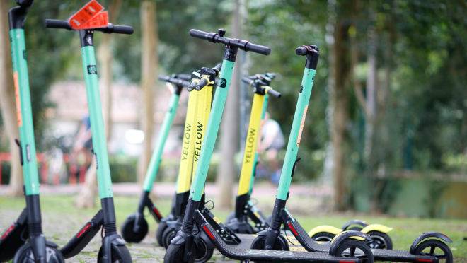 Patinetes têm se tornado motivo de preocupação em Curitiba