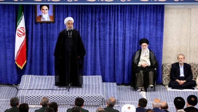 Presidente do Irã, Hassan Rouhani, discursa durante uma reunião do governo.