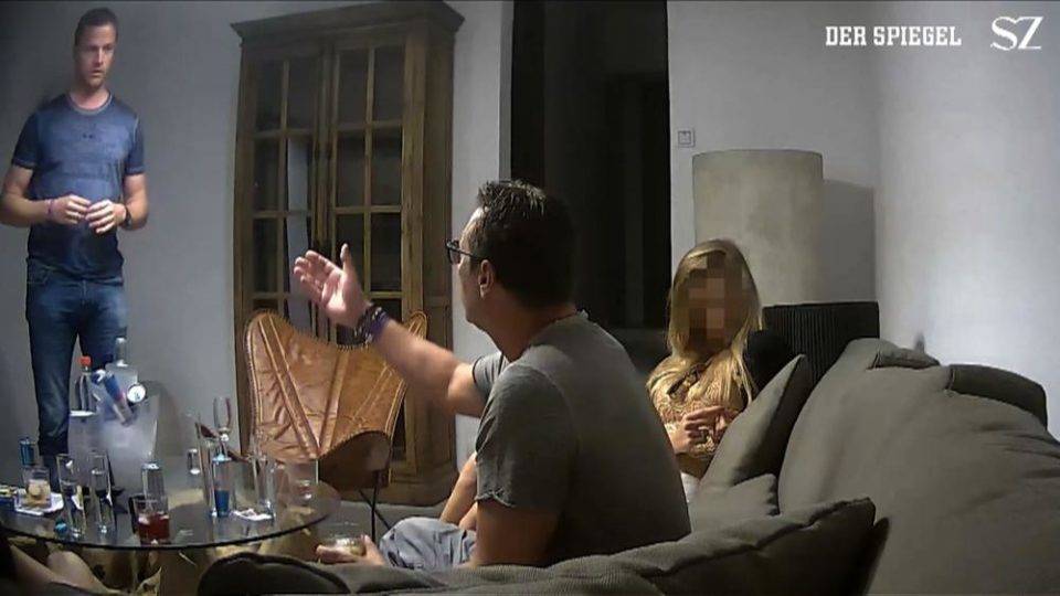 Imagem do vídeo que mostra Heinz-Christian Strache (ao centro), vice-chanceler da Áustria durante um encontro que foi gravado secretamente em Ibiza, Espanha, em 2017