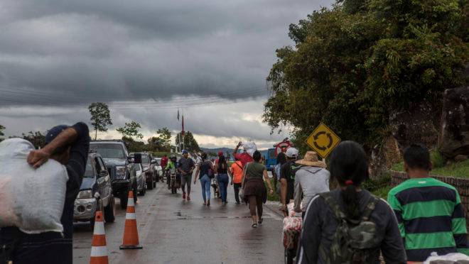 Depois da abertura da fronteira entre Brasil e Venezuela, venezuelanos retomam viagens para Pacaraima, em Roraima