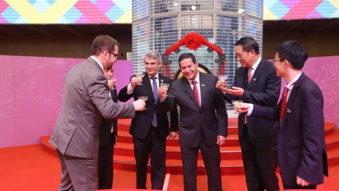 Mourão na Bolsa de Valores de Xangai