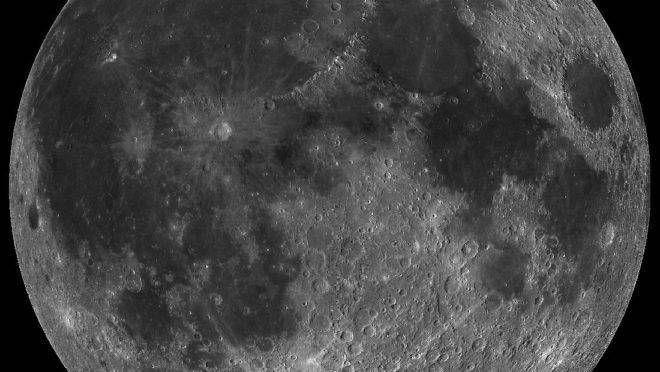 Imagens tiradas pelo Lunar Reconnaissance Orbiter, da Nasa, mostra novas características da superfície (delineadas) da Lua, descobertas em uma região chamada Mare Frigoris