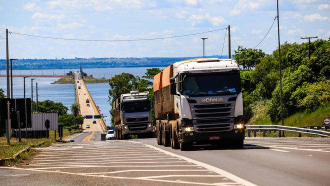 A Confederação da Agricultura e Pecuária do Brasil impetrou no STF medida cautelar contra reajustes na tabela de preços mínimos para o frete rodoviário pela ANTT. O pedido ocorre após a Agência autorizar, em 24 de abril, aumento de 4,13% nos fretes, depois da alta de 10,69% no diesel.