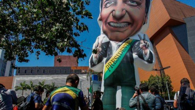 bolsonaro-boneco-inflavel