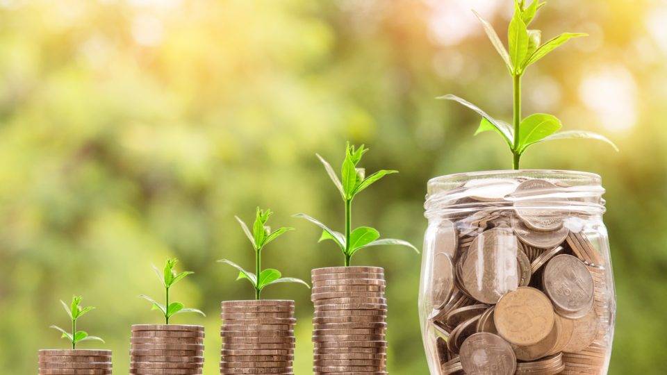 A “burguesia brasileira” trabalha muito e ganha pouco Ao contrário do que diz o mito marxista, os empreendedores brasileiros ganham, em sua maioria, apenas dois salários mínimos. Lucro médio das empresas é de 2%.