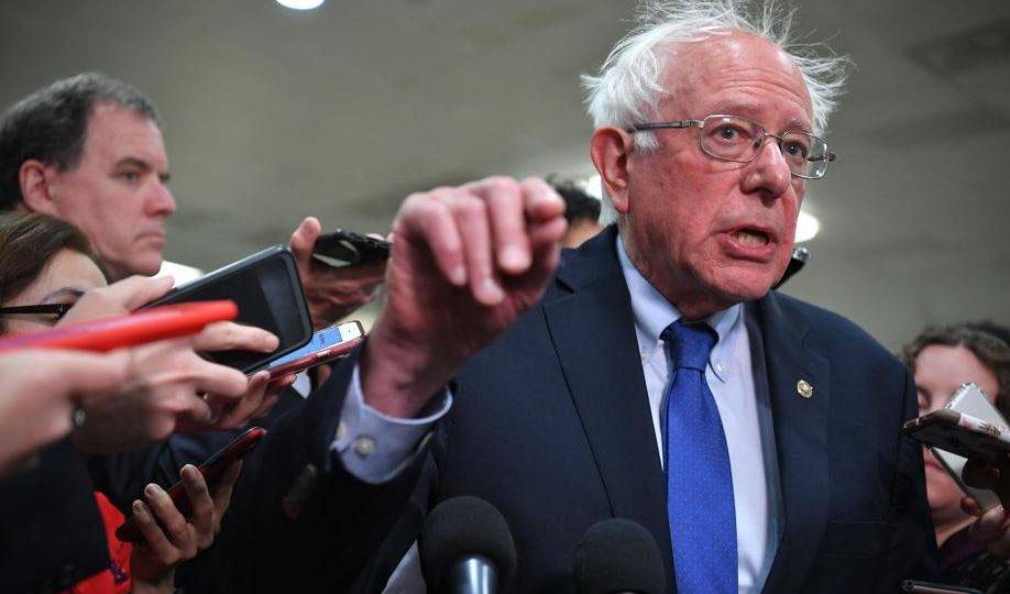 O senador dos EUA, Bernie Sanders, fala à mídia depois de uma apresentação a portas fechadas sobre o Irã no Capitólio dos EUA em Washington, DC, em 21 de maio de 2019.