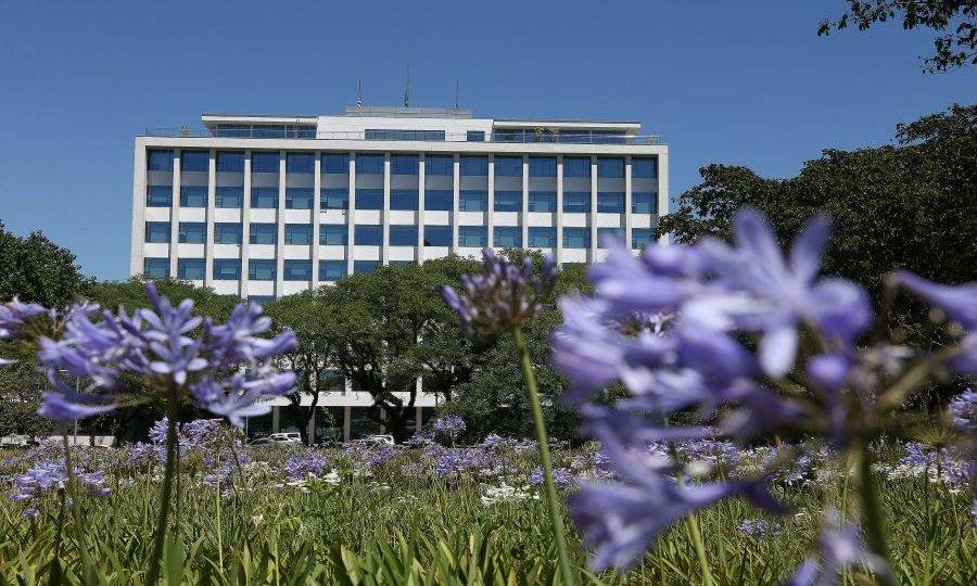 USP é a que mais publica. Mas é a 775ª colocada em proporção de artigos “top-10” Fachada da Reitoria da USP. Foto: Marcos Santos | USP.
