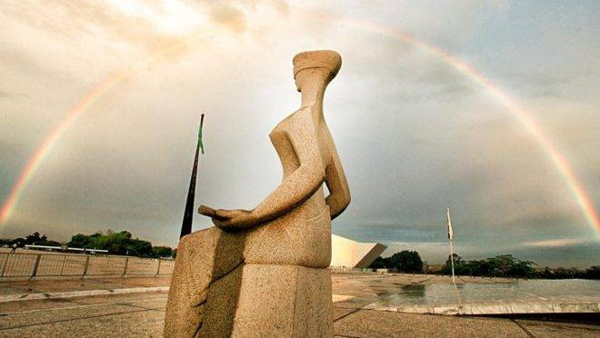 Congresso age para evitar ativismo judiciário na criminalização da homofobia.