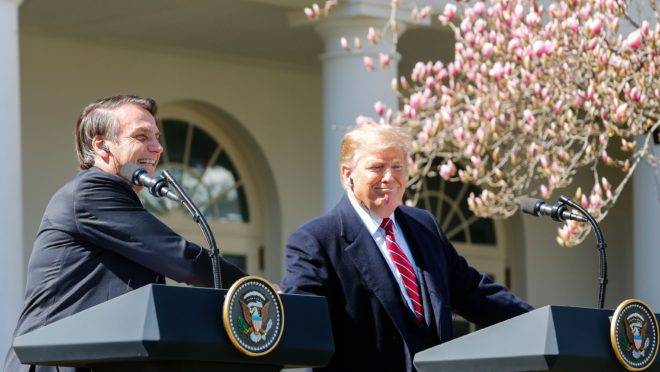 Trump e Bolsonaro durante coletiva de imprensa na Casa BrancaO presidente do Brasil, Jair Bolsonaro, e o presidente dos EUA, Donald Trump, durante uma entrevista coletiva no Rose Garden da Casa Branca, em Washington (EUA) em 19 de março