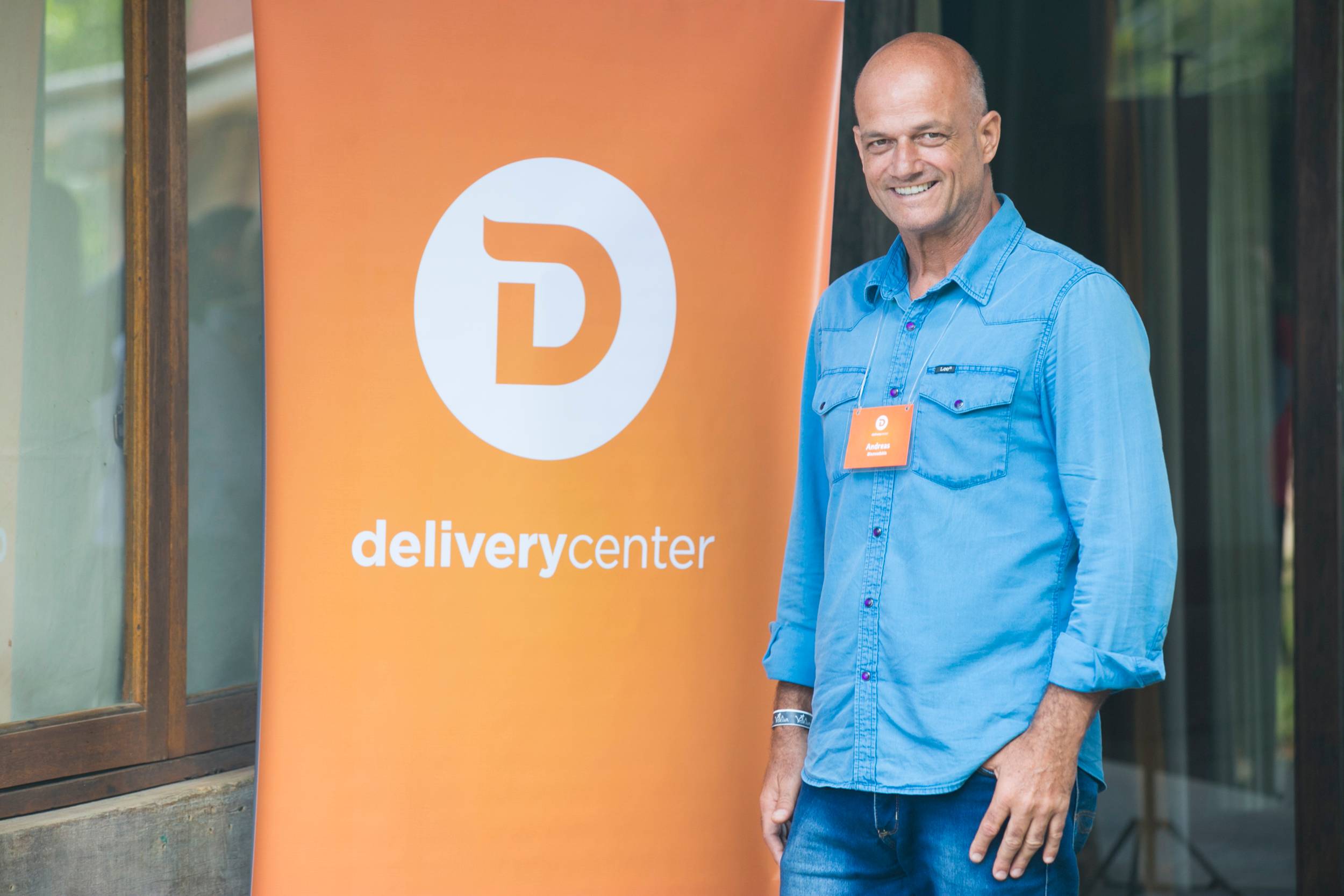 Andreas-Blazoudakis, é CEO da startup de expedição, coleta e entrega de produtos em geral Delivery Center. Andreas-Blazoudakis, é CEO da startup de expedição, coleta e entrega de produtos em geral Delivery Center.