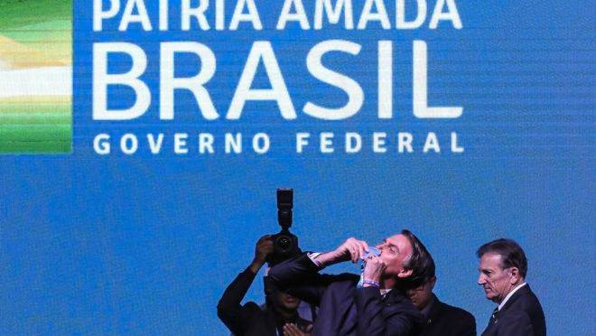 Centenas de cidades devem ter atos de apoio ao presidente Jair Bolsonaro neste domingo (26).