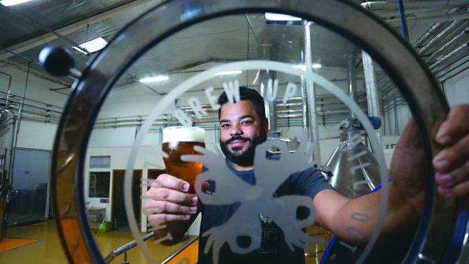 Igor Martins, um dos sócios da Alright Beer, que aposta na cervejaria como experiência.