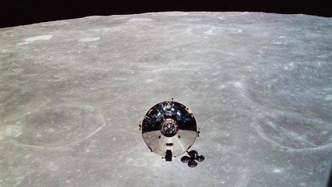 Imagem da NASA de 22 de maio de 1969 mostra o módulo de comando da Apollo 10 visto a partir do módulo lunar após a separação na órbita lunar