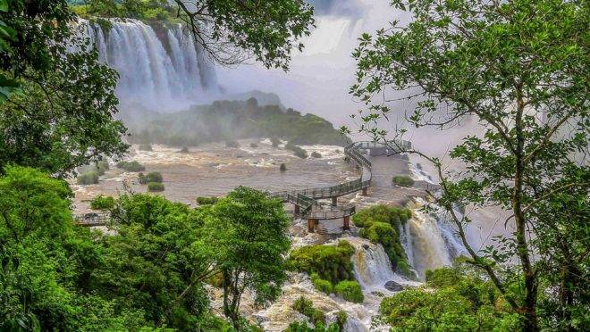 Cataratas no Parque Nacional do Iguaçu.