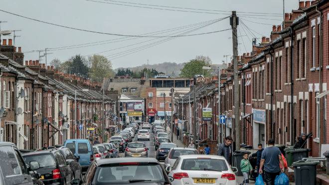 Um bairro de Luton, ao norte de Londres, Inglaterra, em 18 de abril de 2019. Segundo ex-membros do Al-Muhajiroun, uma das redes extremistas mais prolíficas da Europa, a cidade é uma das áreas em que a rede, co-fundada por Anjem Choudary, um dos clérigos islâmicos mais radicais do país, está se reagrupando