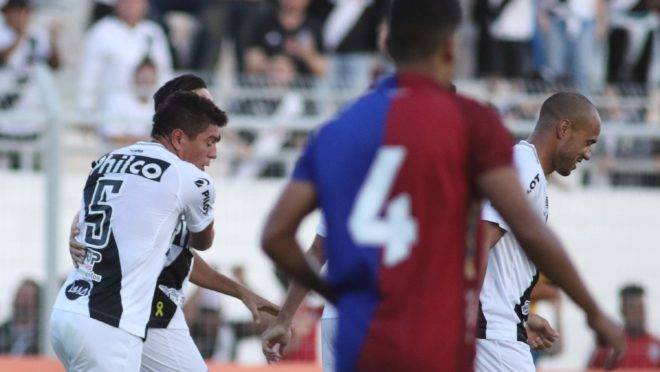 Edson comemora gol da Ponte sobre o Tricolor